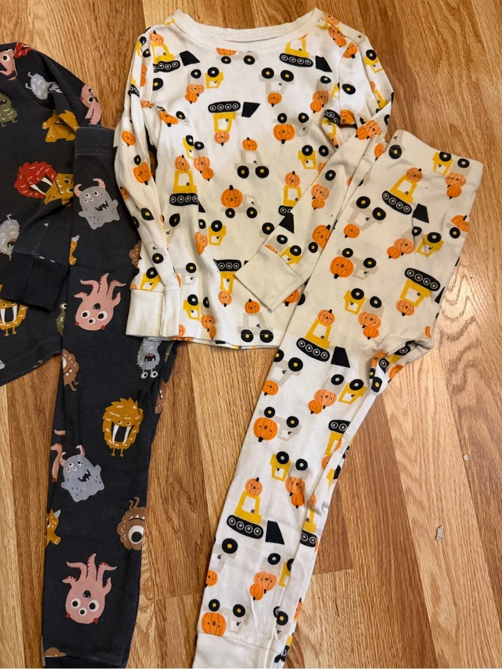 Old Navy Black Skeleton & Gray Monster Kids Pajama Set with White Pumpkin Print